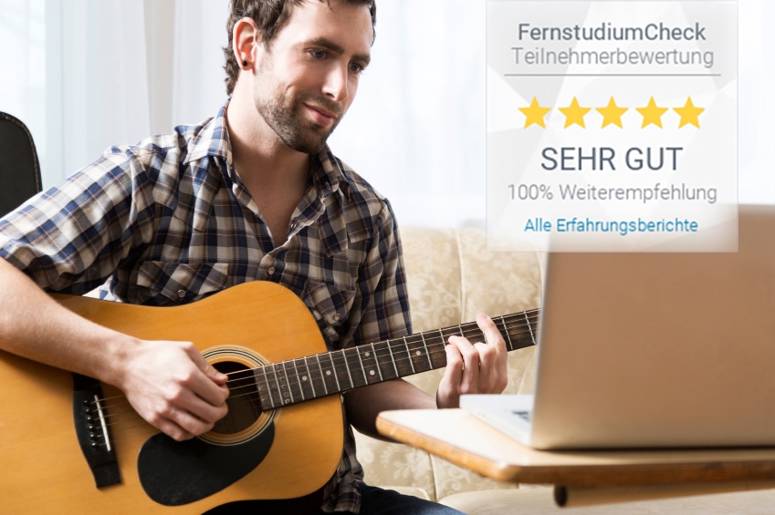 Akustikgitarre, Mann, Fernstudium